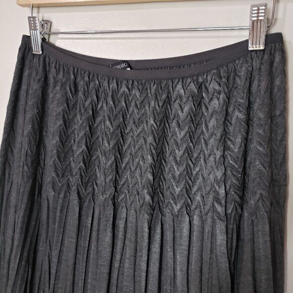 Komaron Medium Grey Textured Pleated Maxi Skirt with Front Slit - Picture 3 of 9